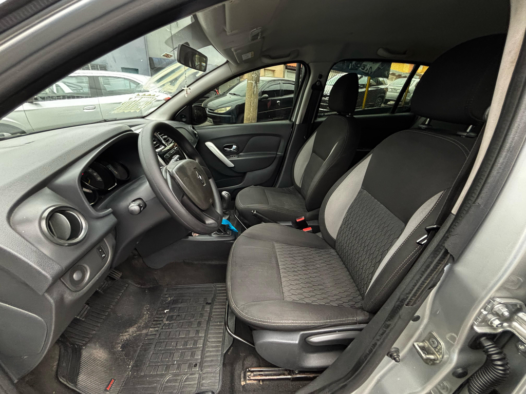 Renault Sandero Prata