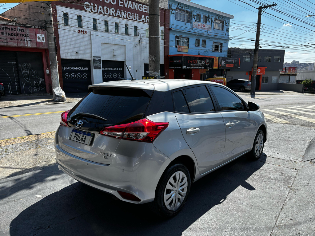 Toyota Yaris Hatch Prata