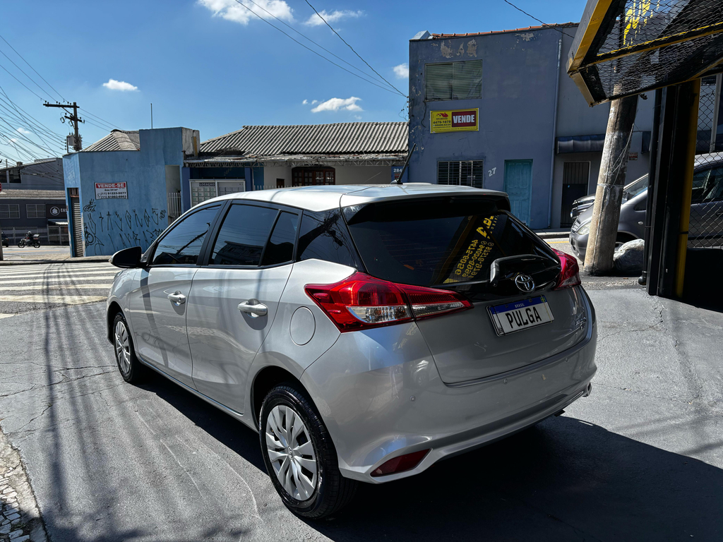 Toyota Yaris Hatch Prata