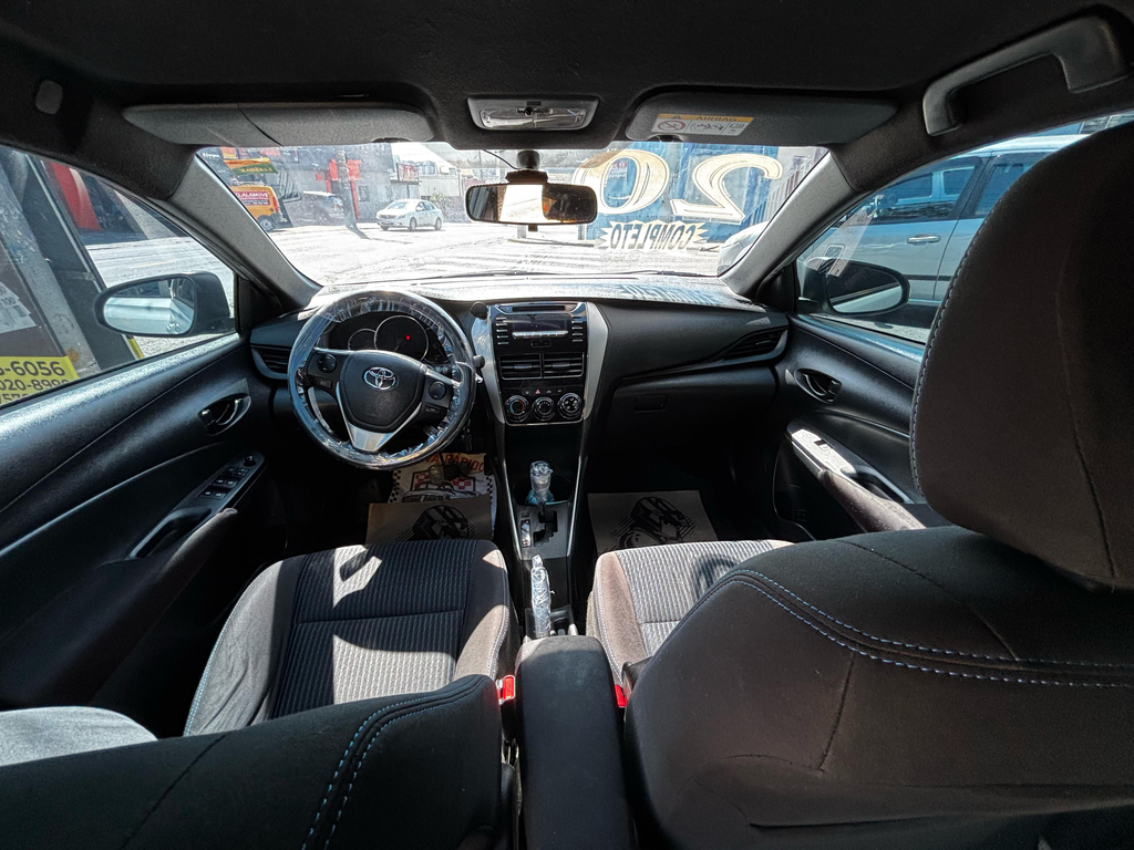 Toyota Yaris Hatch Prata