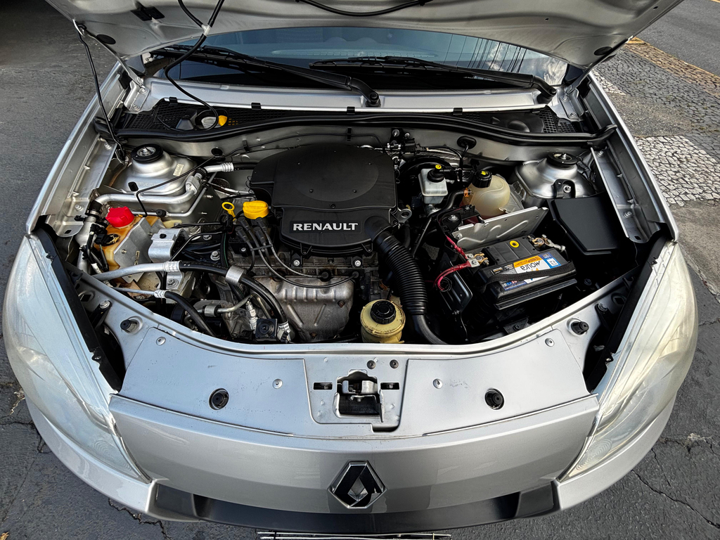 Renault Sandero Prata