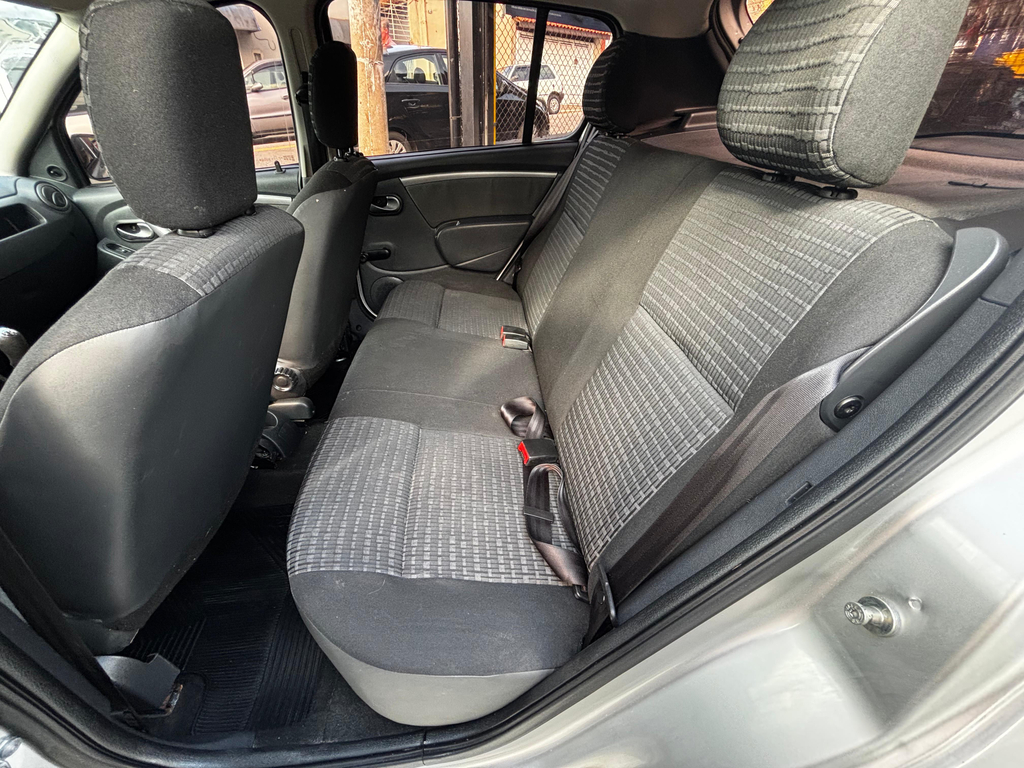 Renault Sandero Prata