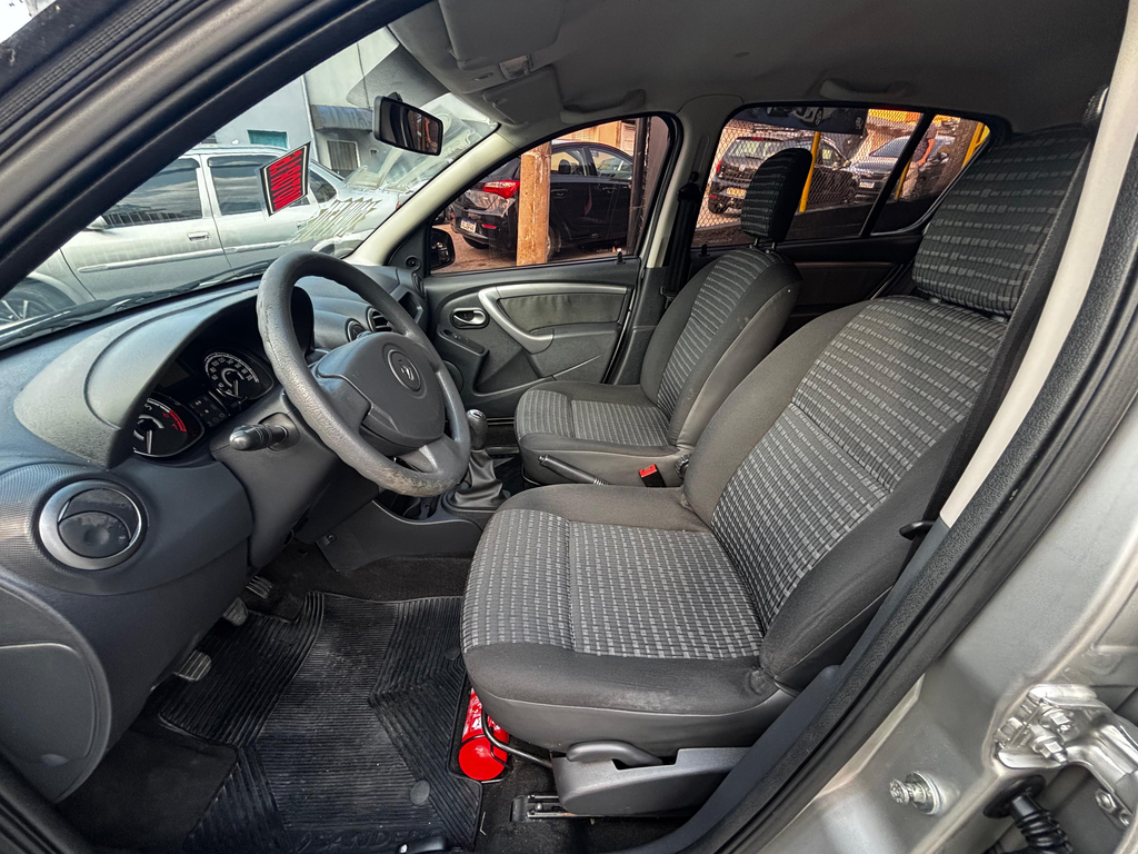 Renault Sandero Prata