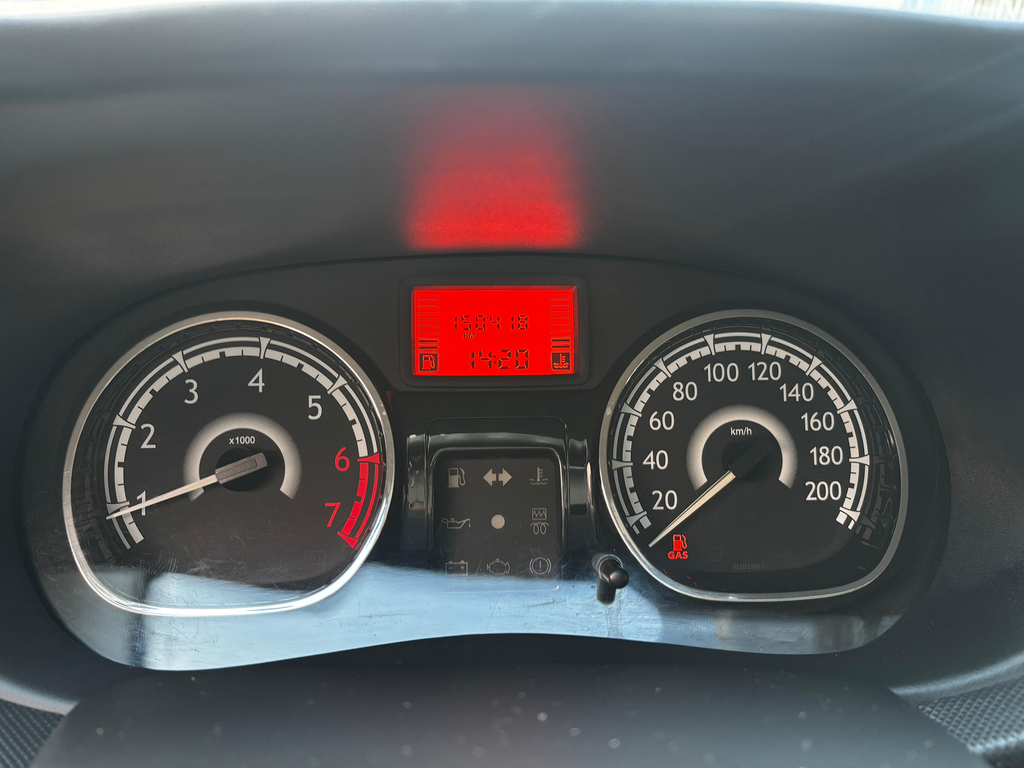 Renault Sandero Prata