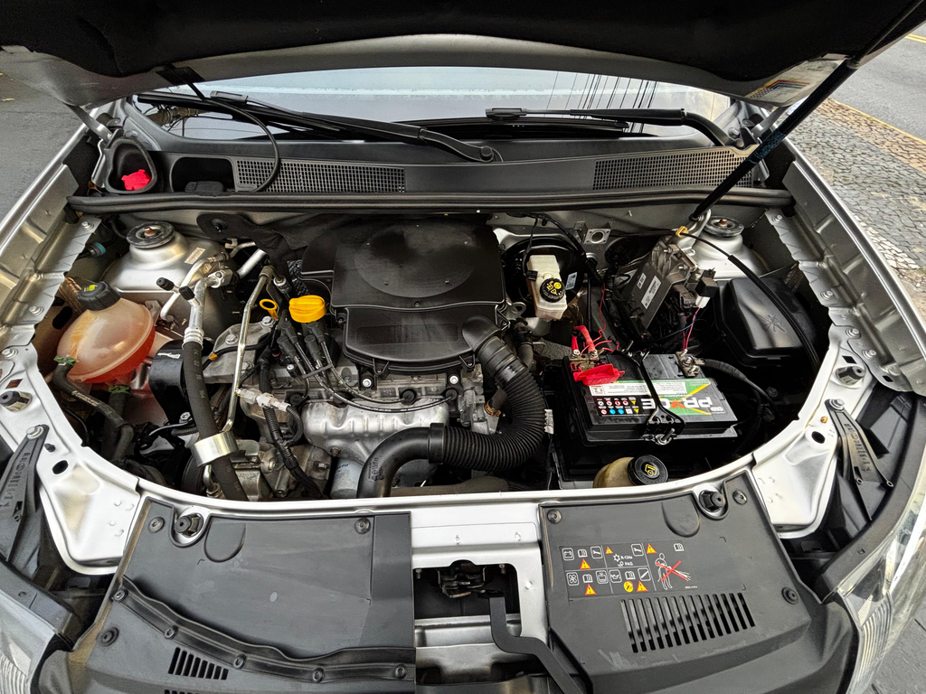 Renault Sandero Prata