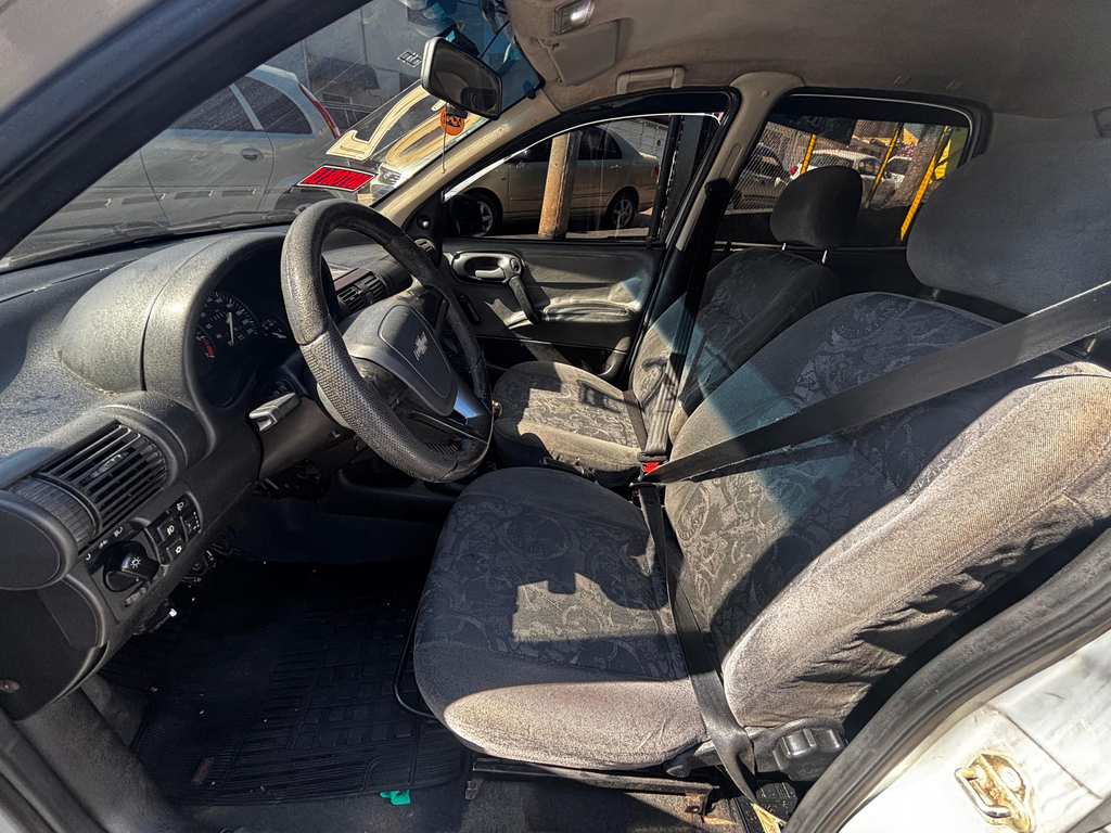 Chevrolet Corsa Sedan Prata