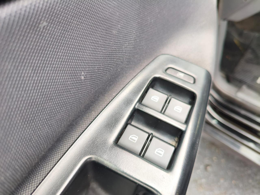 Volkswagen Polo Sedan Preto