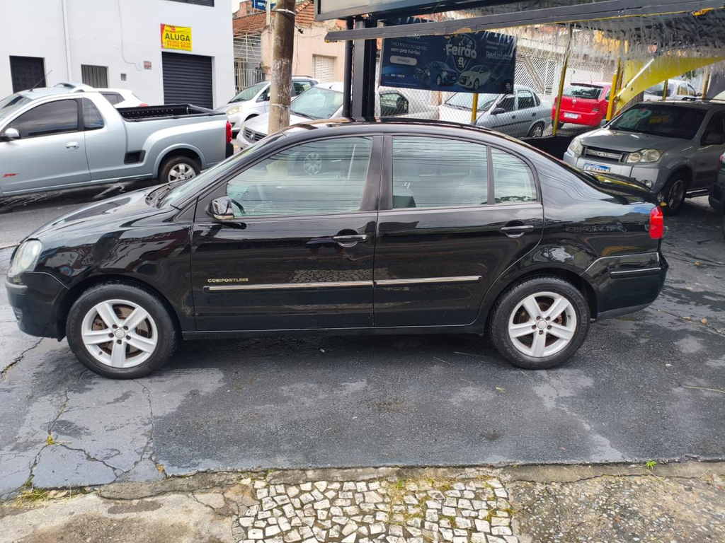 Volkswagen Polo Sedan Preto