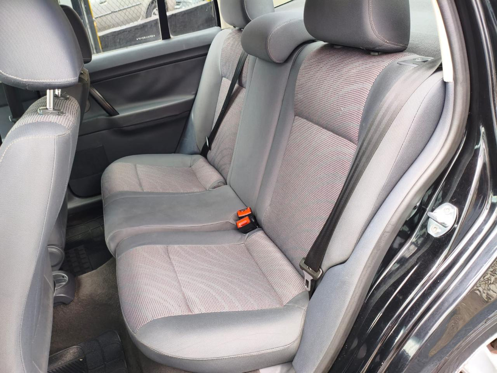 Volkswagen Polo Sedan Preto