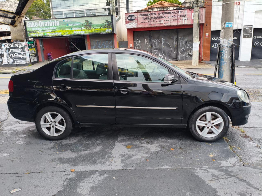 Volkswagen Polo Sedan Preto