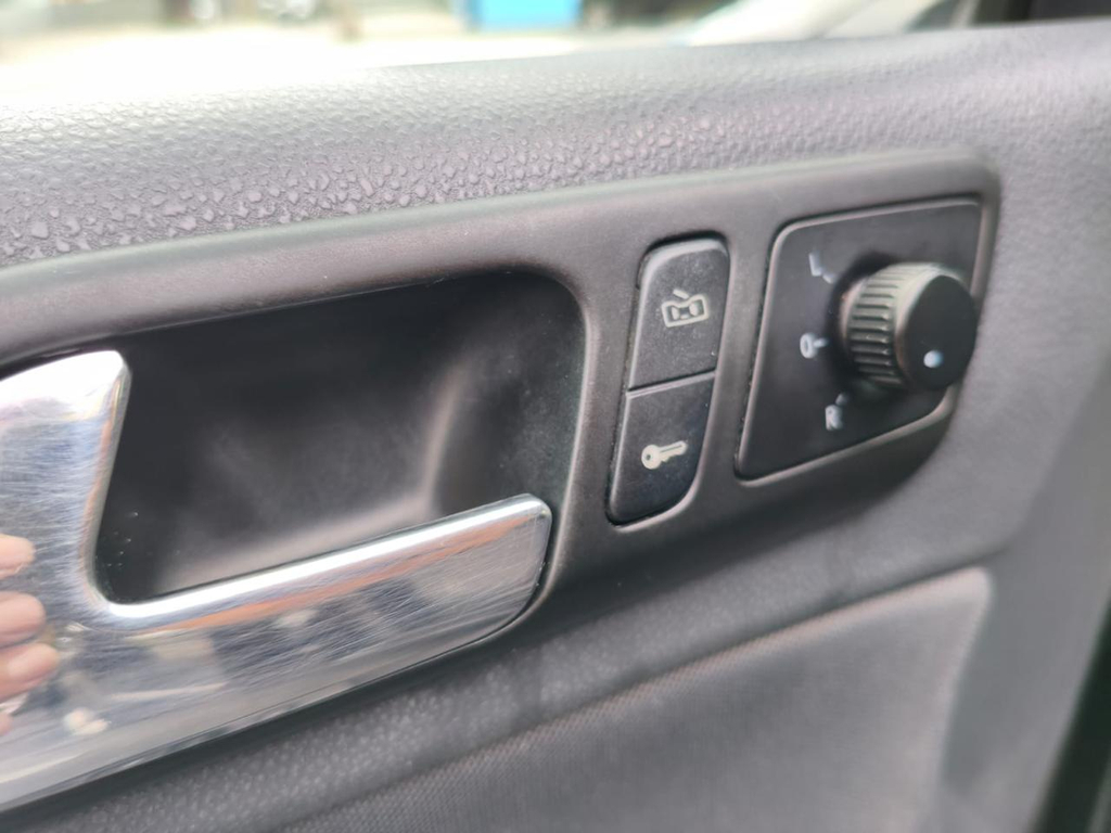 Volkswagen Polo Sedan Preto