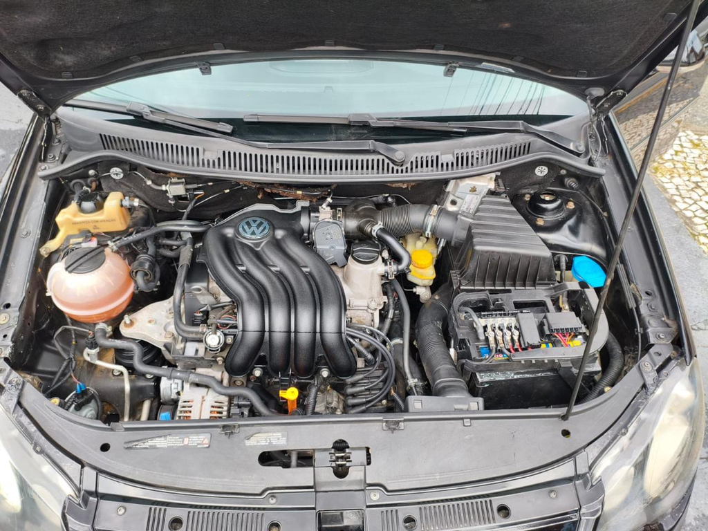 Volkswagen Polo Sedan Preto
