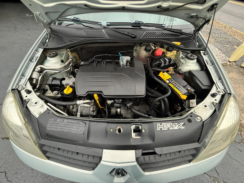 Renault Clio Sedan Prata