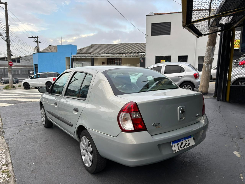 Renault Clio Sedan Prata