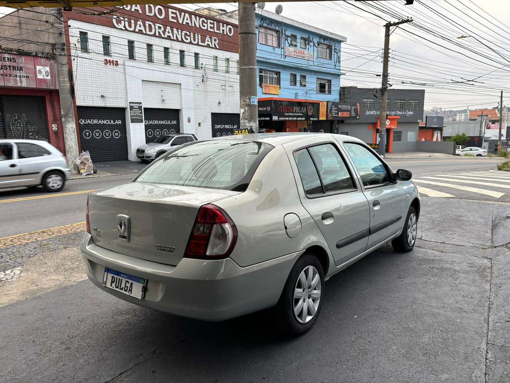 Renault Clio Sedan Prata