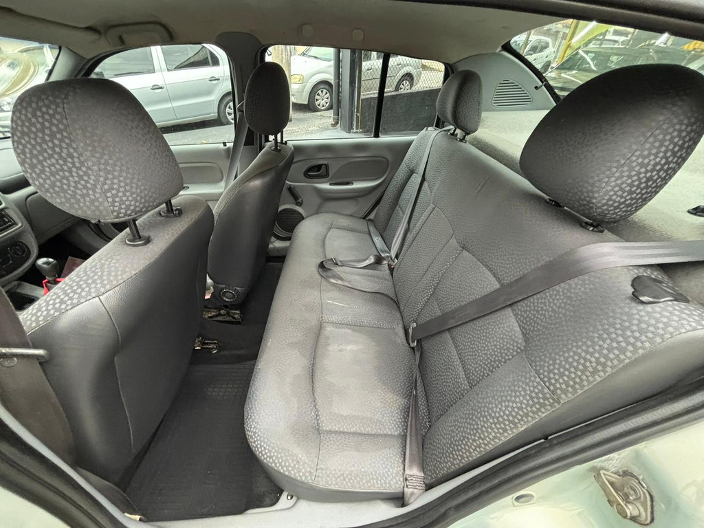 Renault Clio Sedan Prata