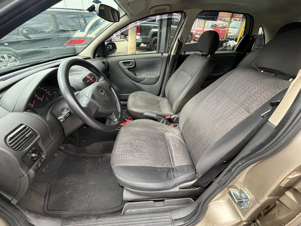 Chevrolet Corsa Hatch Bege