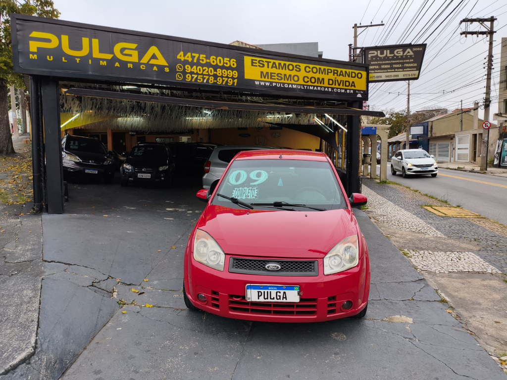 Ford Fiesta Hatch Vermelho