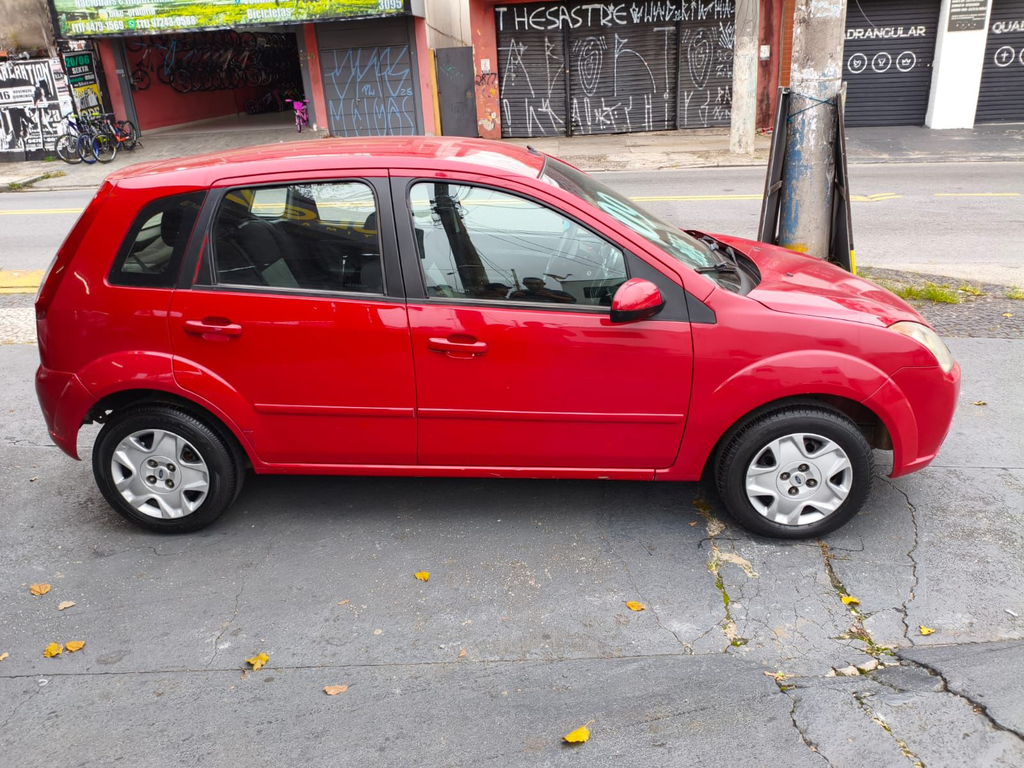 Ford Fiesta Hatch Vermelho