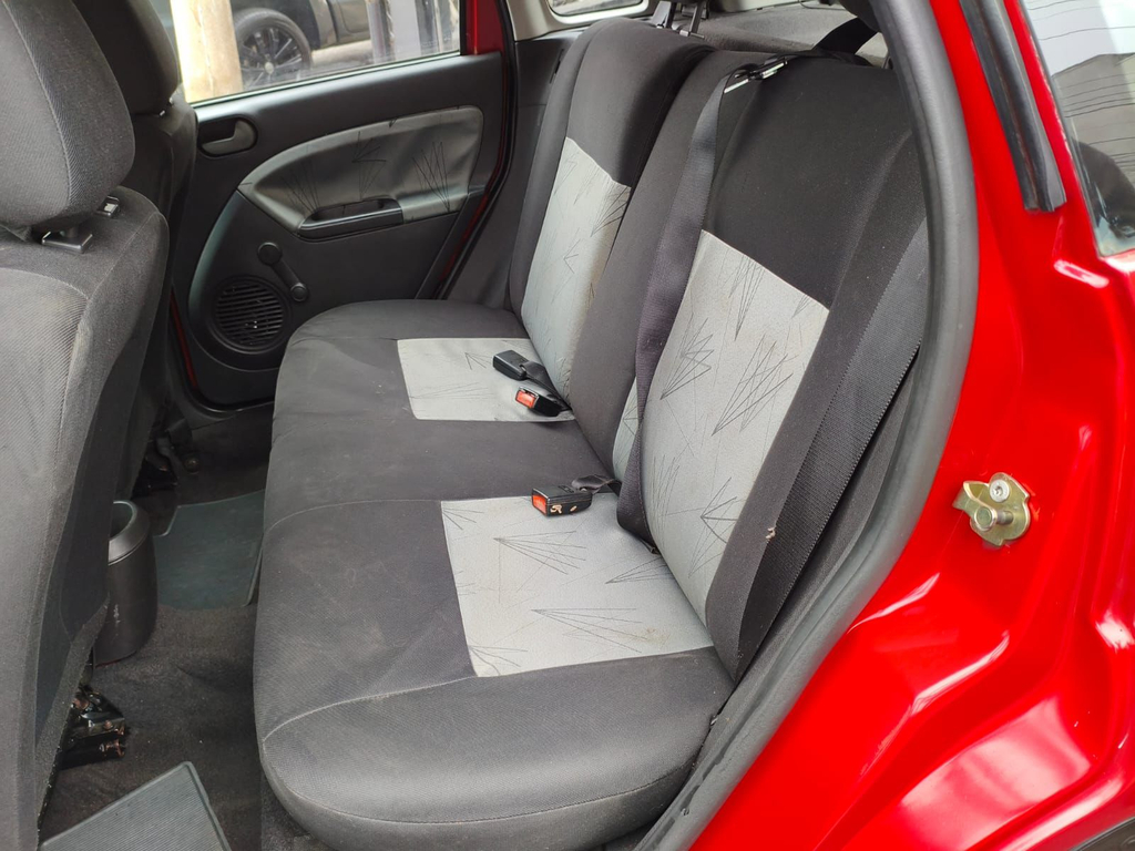 Ford Fiesta Hatch Vermelho