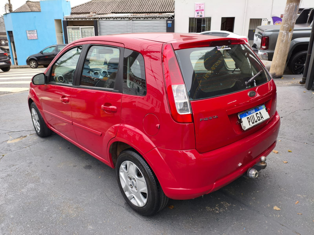 Ford Fiesta Hatch Vermelho