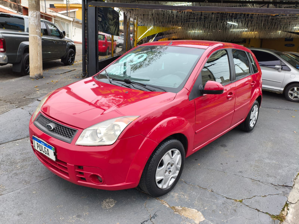 Ford Fiesta Hatch Vermelho