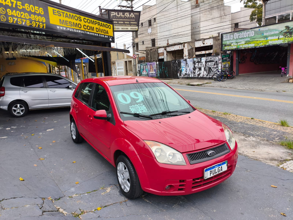 Ford Fiesta Hatch Vermelho