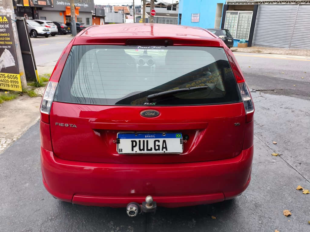 Ford Fiesta Hatch Vermelho